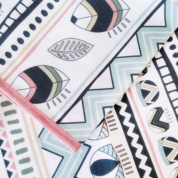 Zoom motif torchon inca frise florale et formes géométriques, pastels