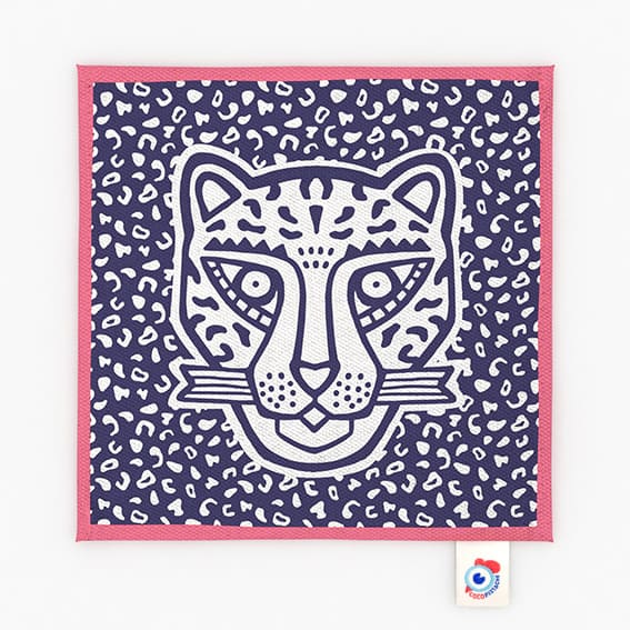 Packshot serviette apéro tête de léopard bord rose famille grrr